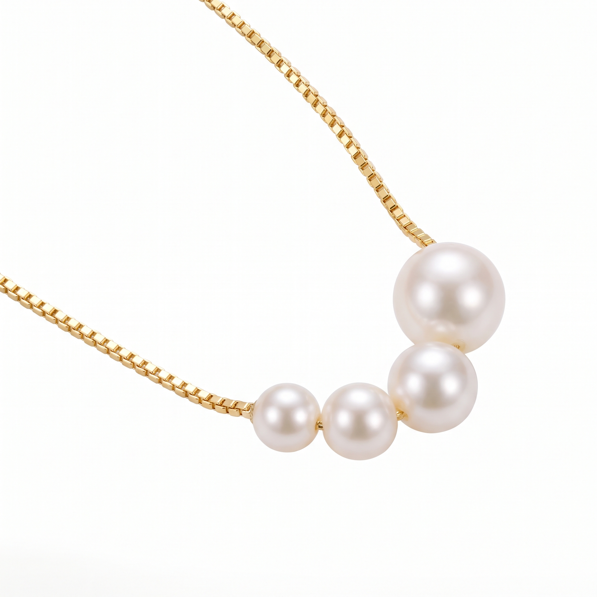 Elegant Gold Necklace with Freshwater Pearls — yellow gold, pendant close-up