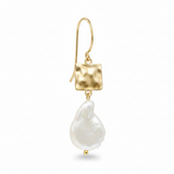 Chic Freshwater Pearl Earrings