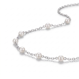 Elegant necklace made of shiny pearls